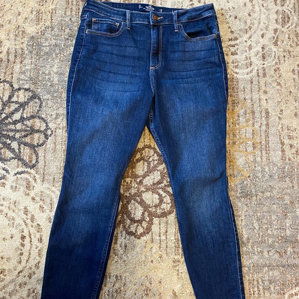Hollister Curvy High-rise Super Skinny Size 11S.